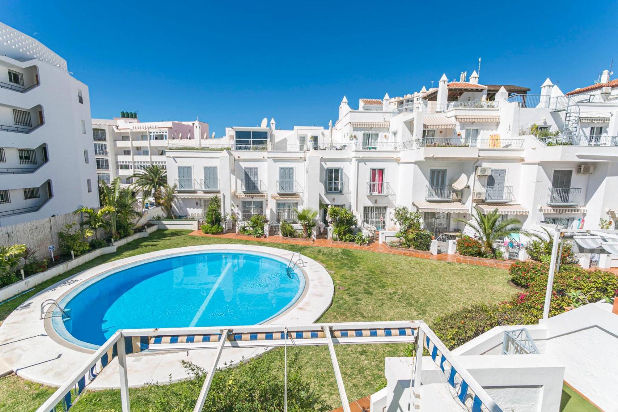 Vakantiehuis Canovas Nerja - Casa Adosada Con Piscina Los Huertos 3 *