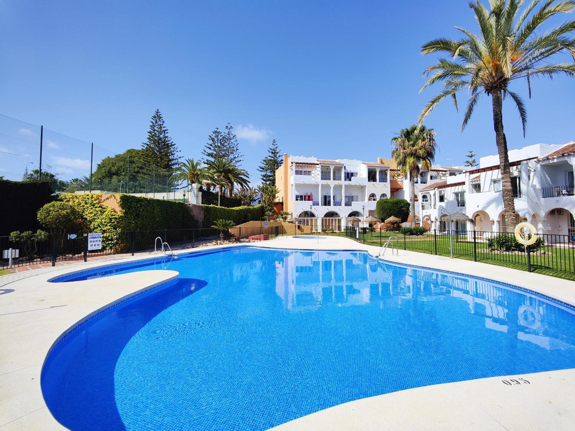 Ap396 - Playazo Nerja