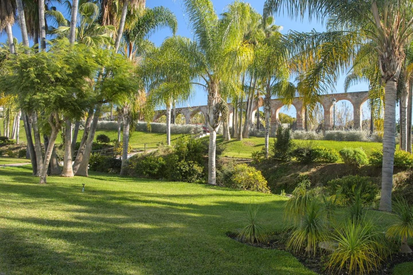 Apartamento Lovely 2 Bedroom In Oasis De Capistrano, Nerja