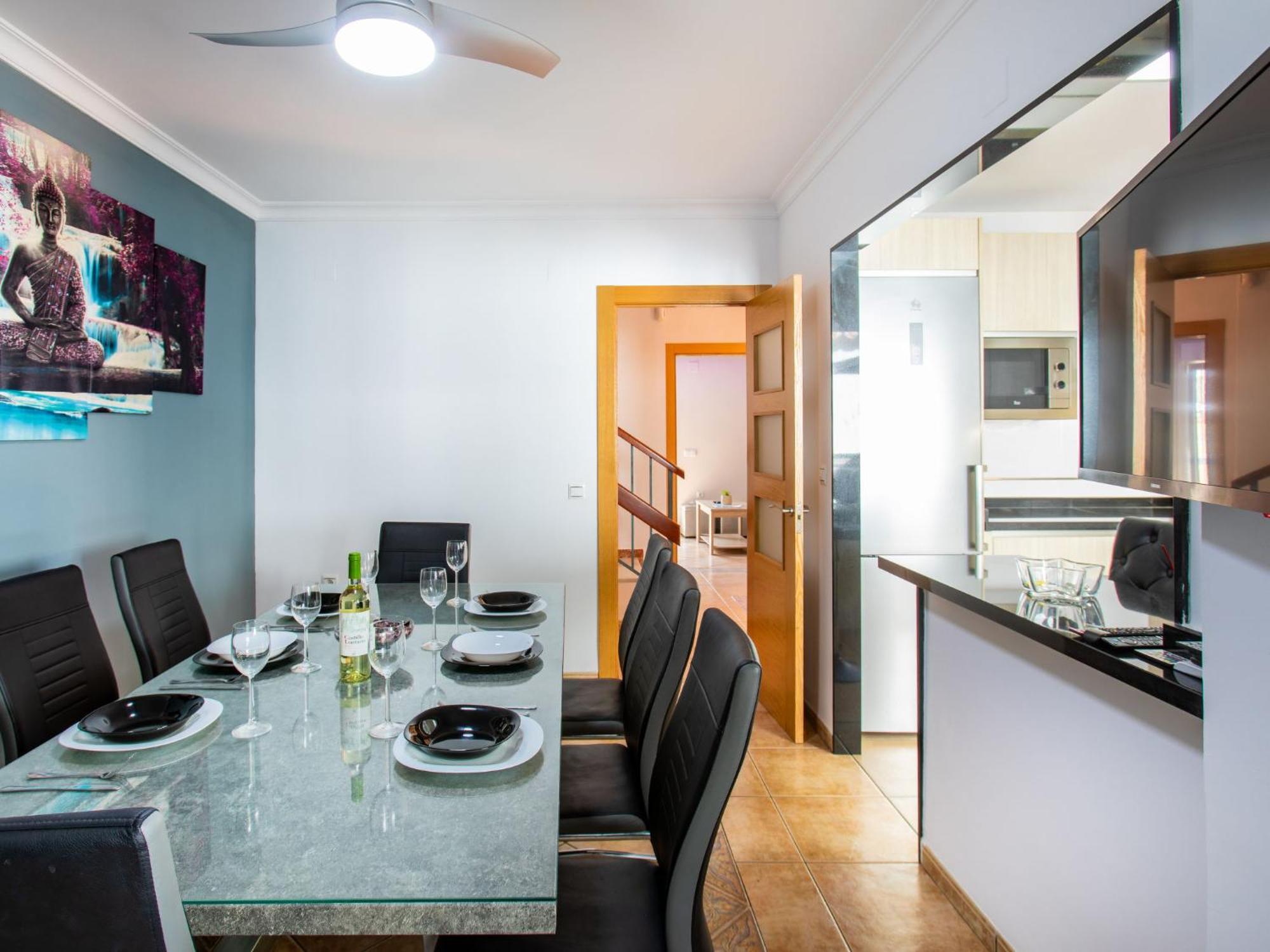 Town Center House With Jacuzzi Holiday home