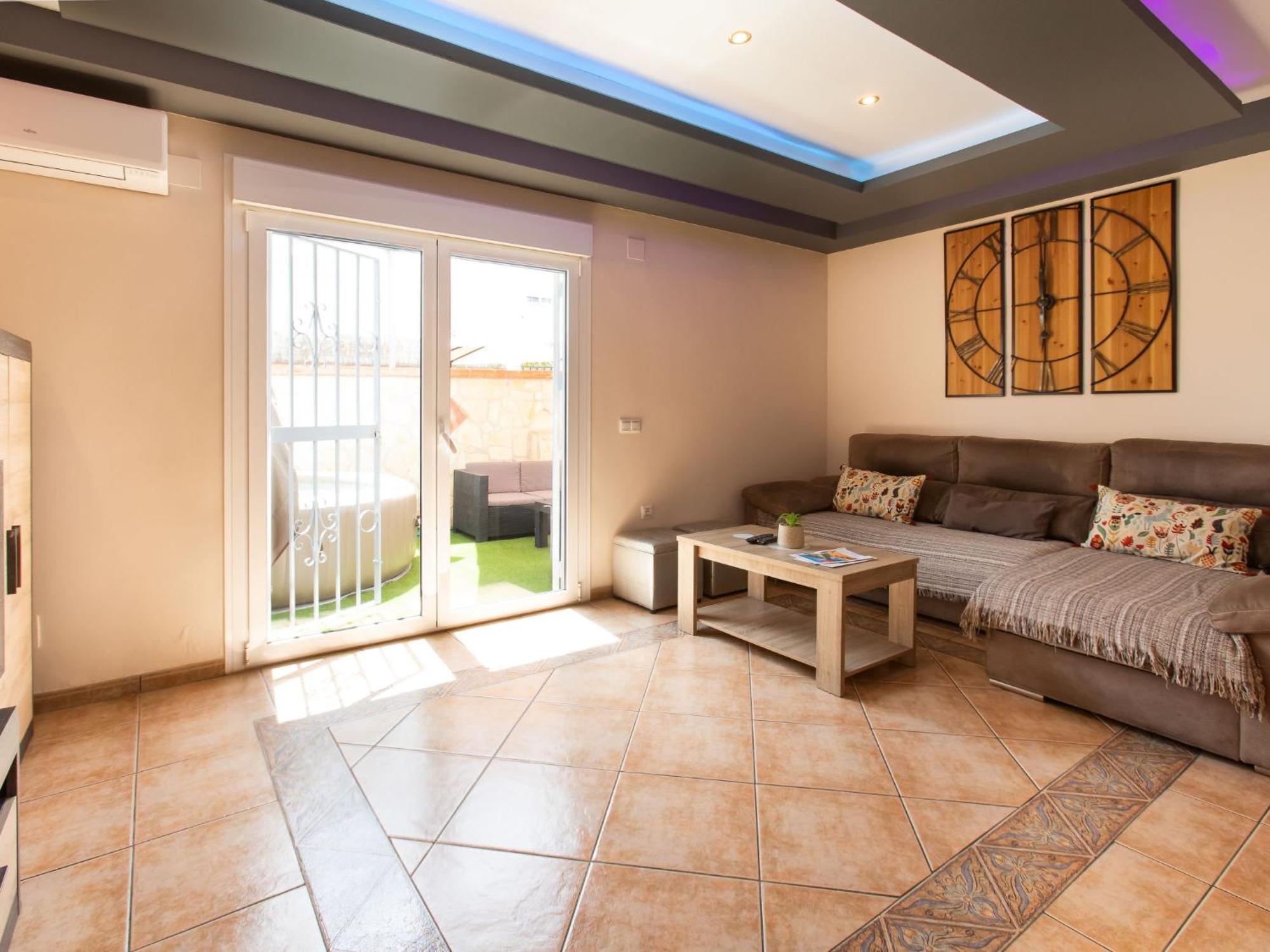 Town Center House With Jacuzzi Holiday home *