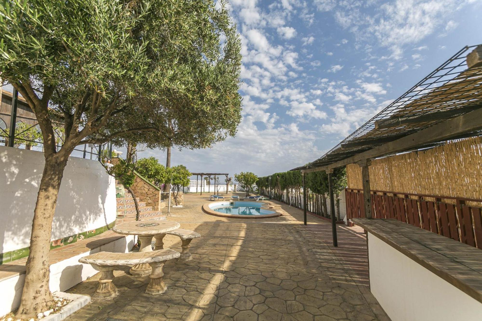Leones Villa *