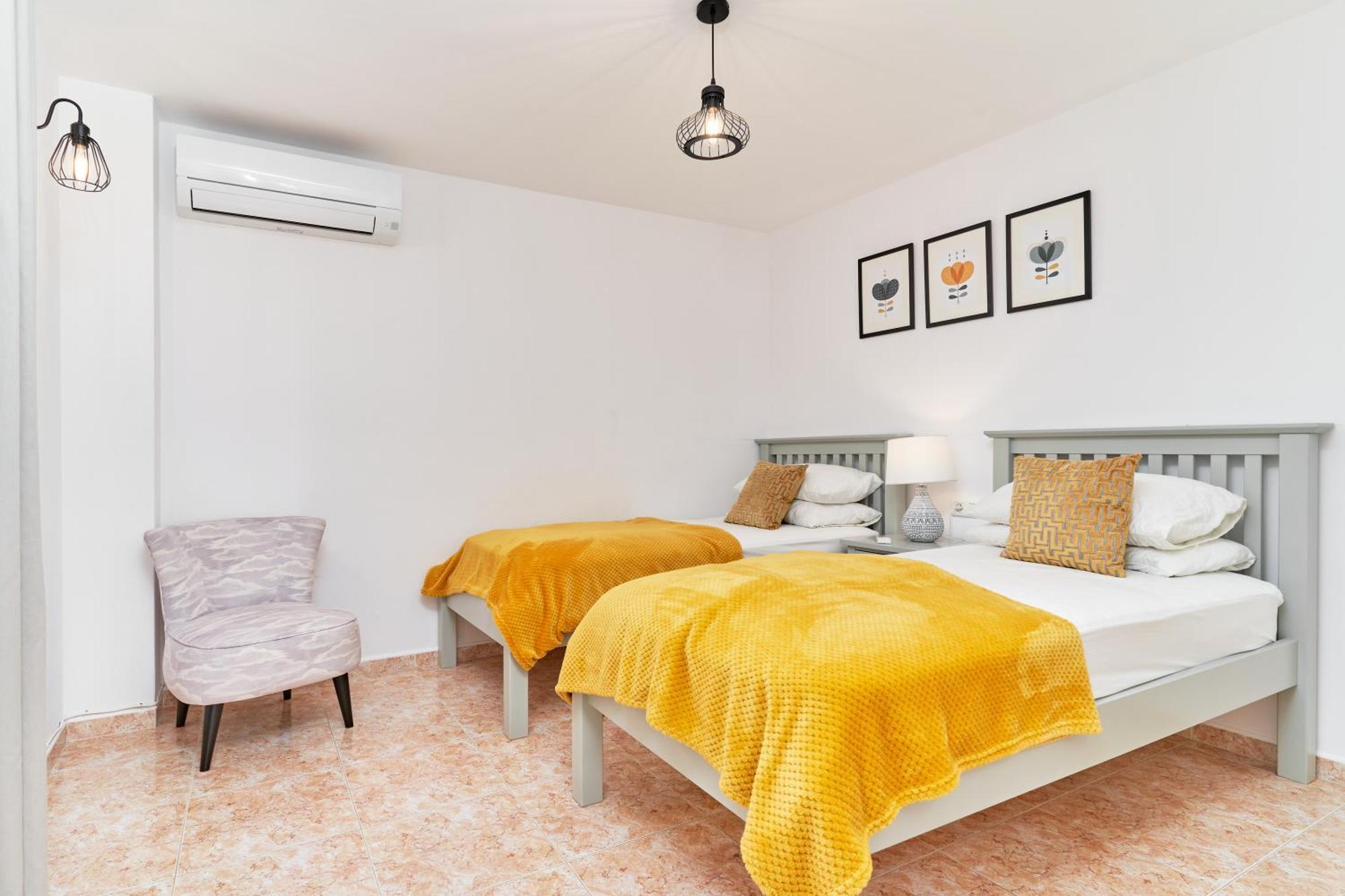 Sea View Apartment *