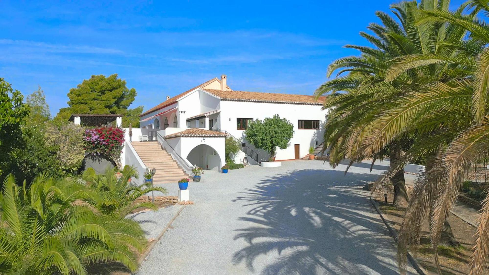 Villa La Roca Rara - 8 Bedroom *