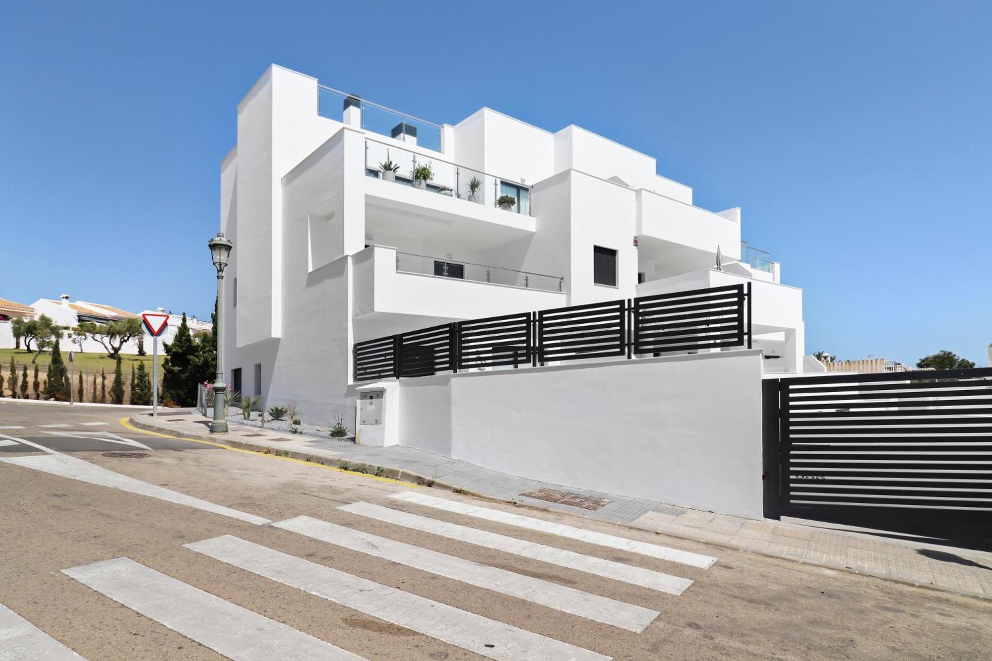 Apartamento Con Piscina Y Garaje