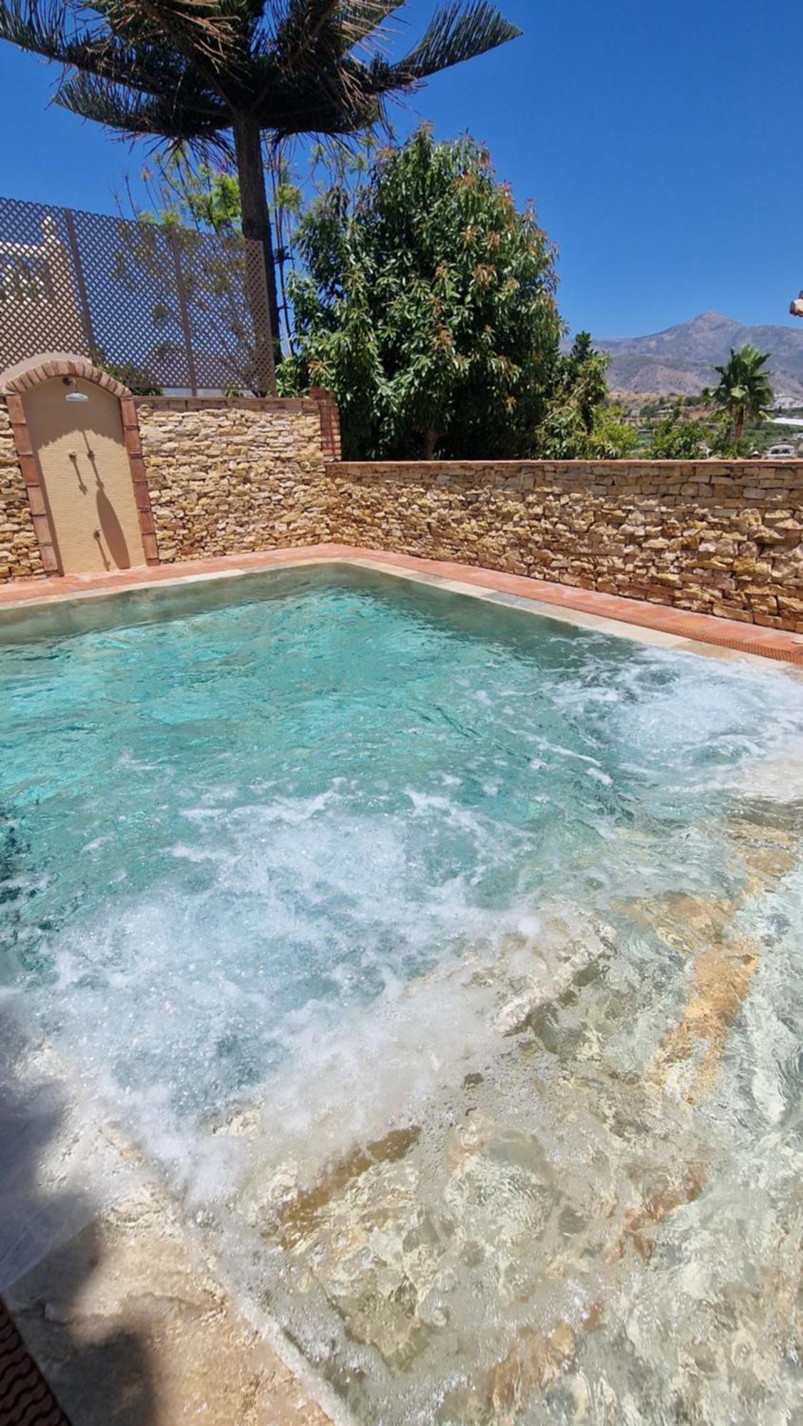 Deluxe Silhouse * Nerja