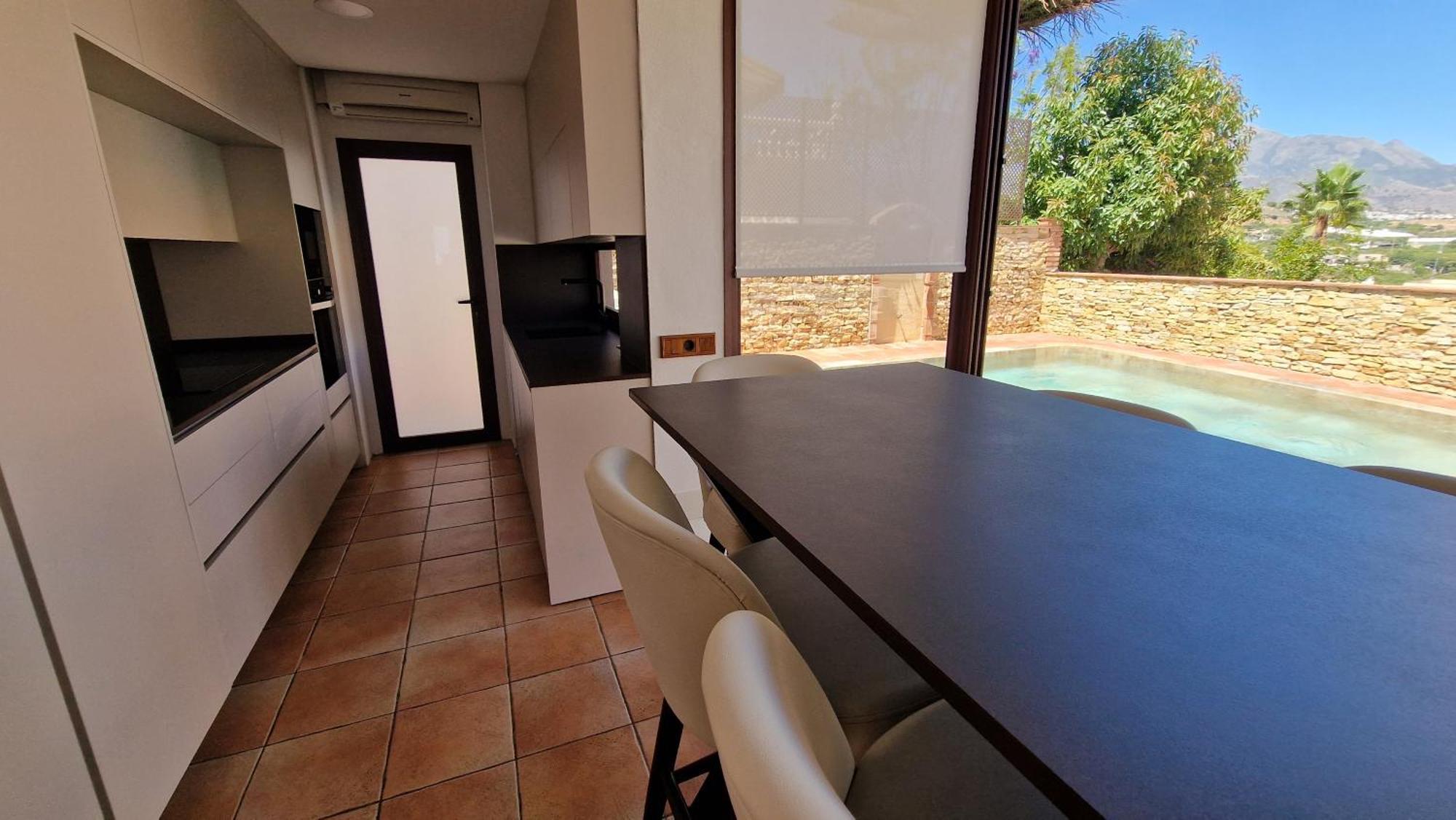 Deluxe Silhouse Nerja