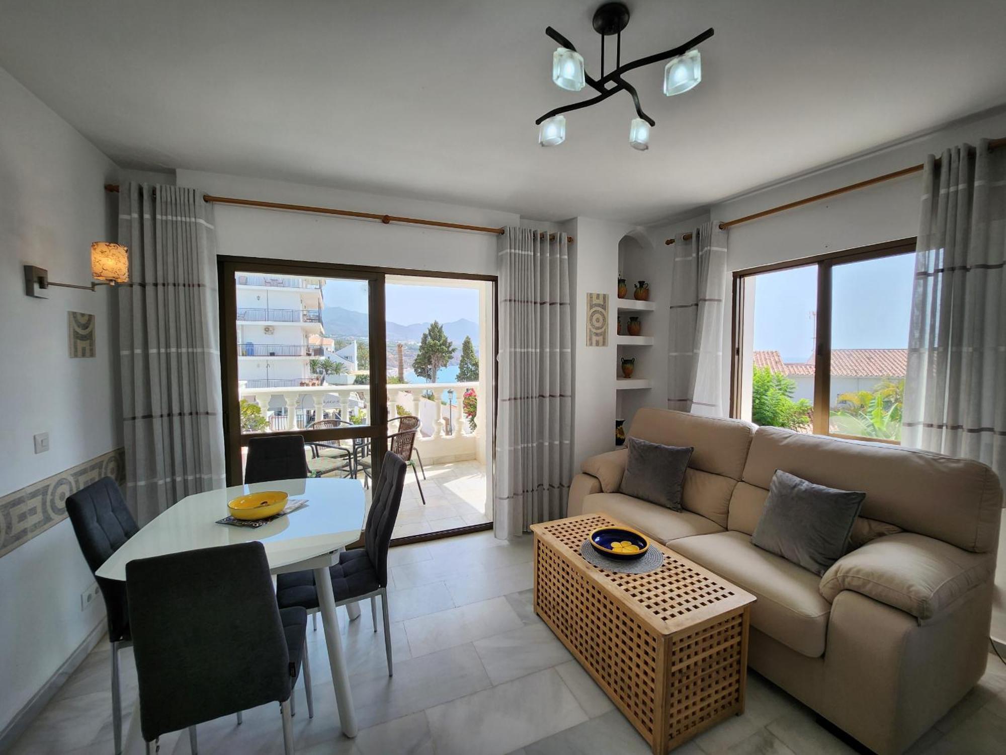 Carabeo 99 - Sleeps 4 Apartment Nerja