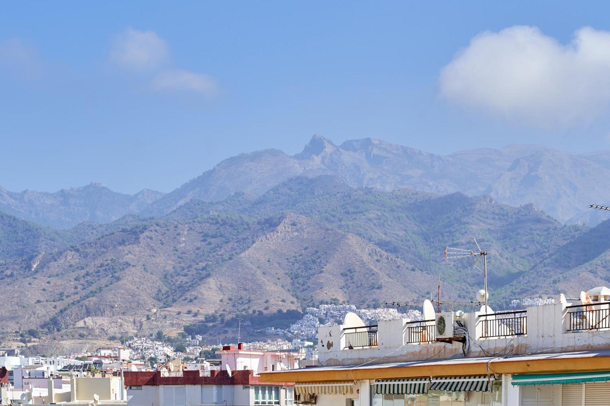 With Stunning Views Apartment *