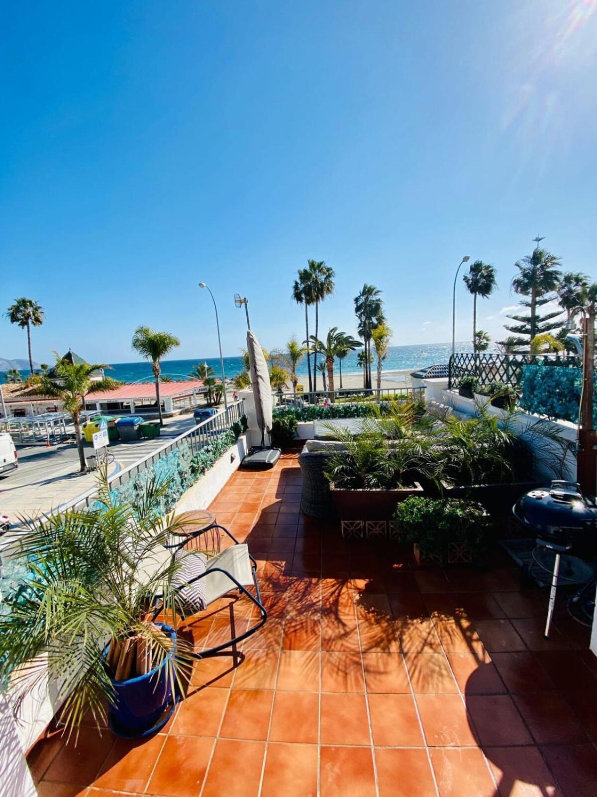 En Primera Linea De Playa Con Parking * Nerja