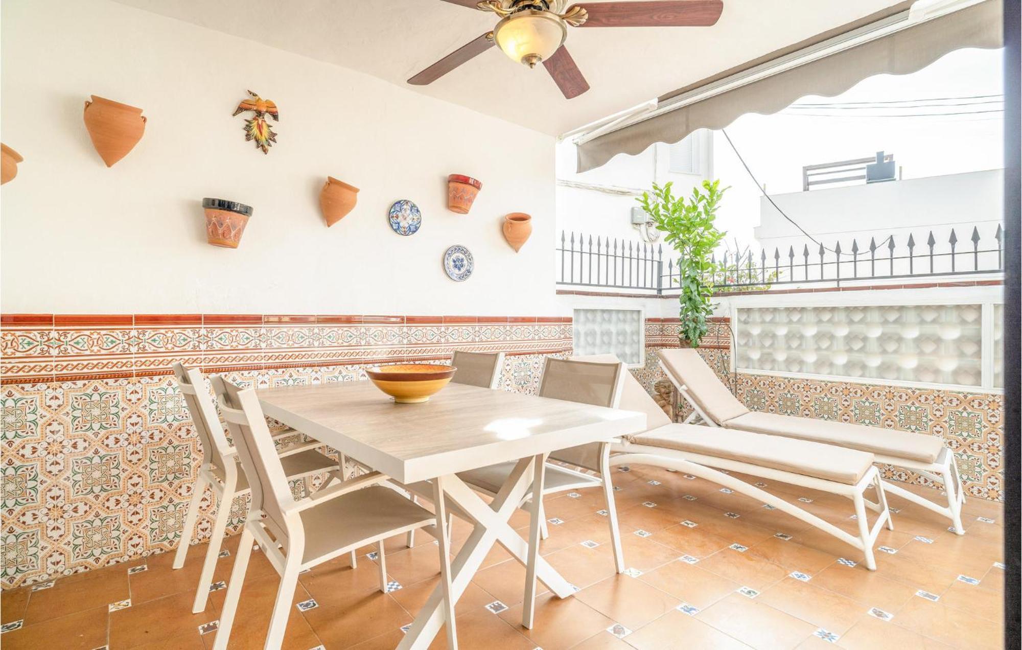 Beautiful In With Kitchenette Nerja