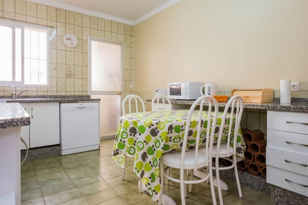 Apartment Spacious Flat 100m From Beach-nerja-spain *