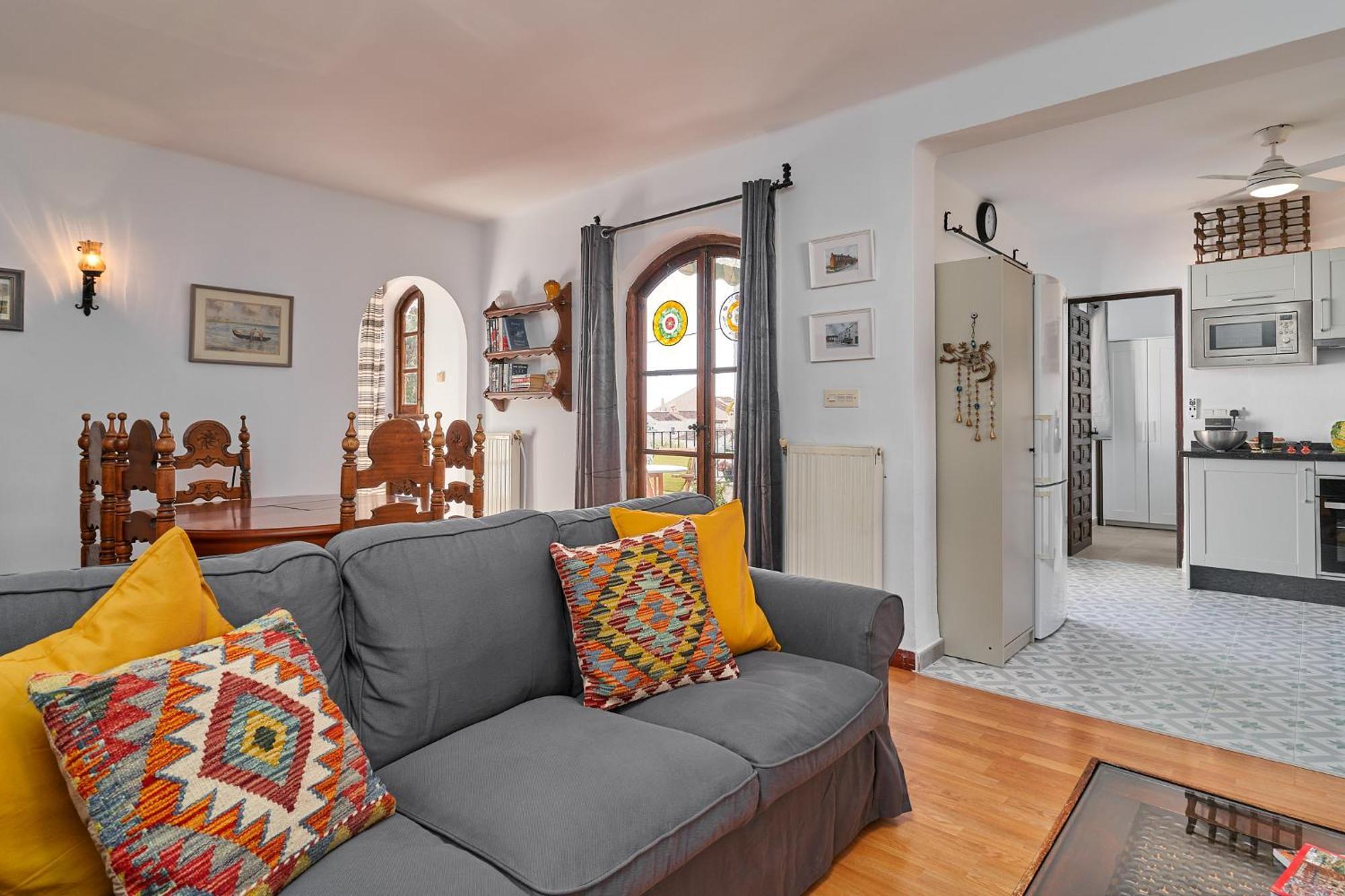 Capistrano Village, Casa Halo