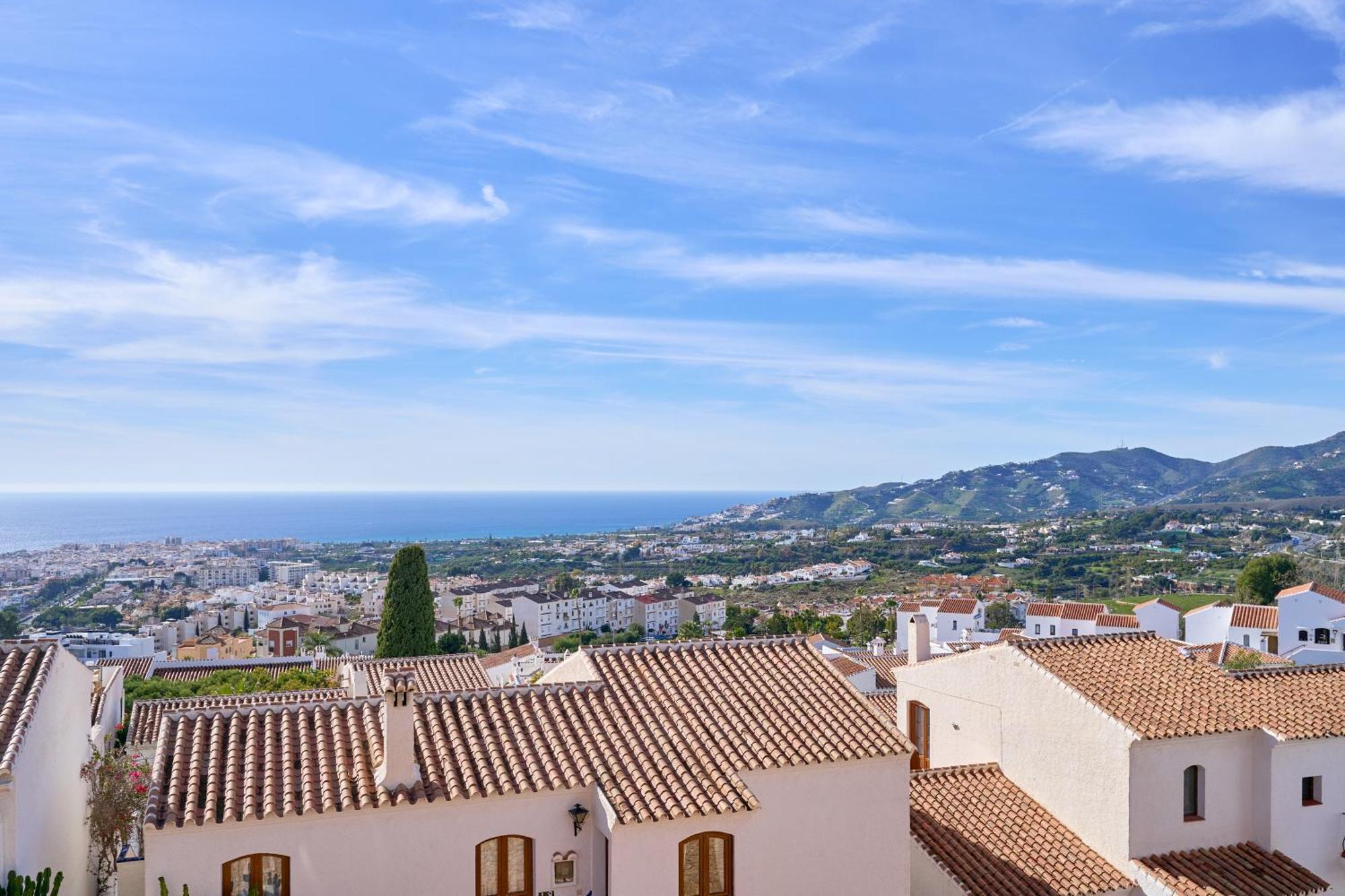 Casa Con Bellas Vistas Sobre La Bahia De *