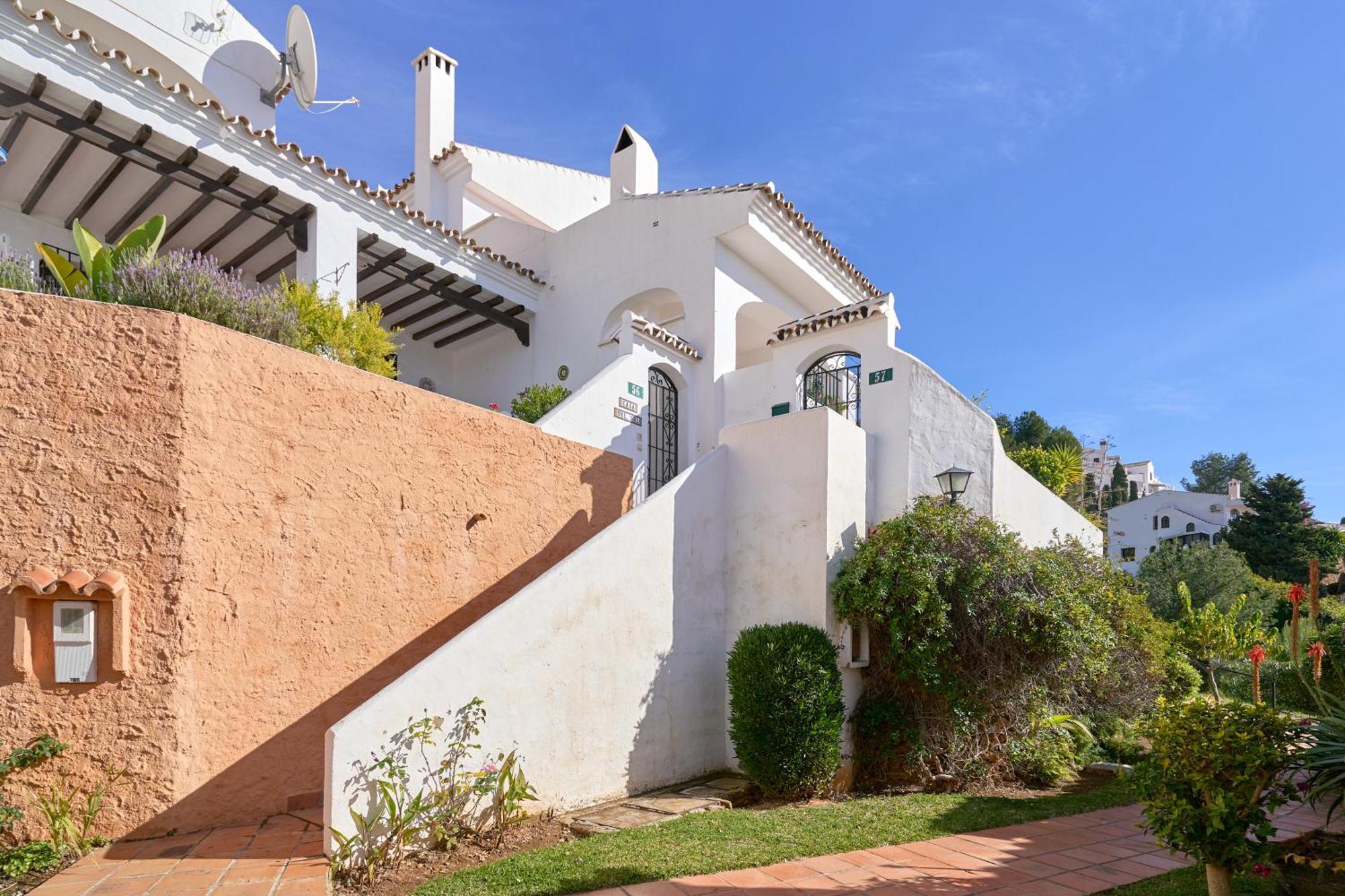 Casa Con Bellas Vistas Sobre La Bahia De *