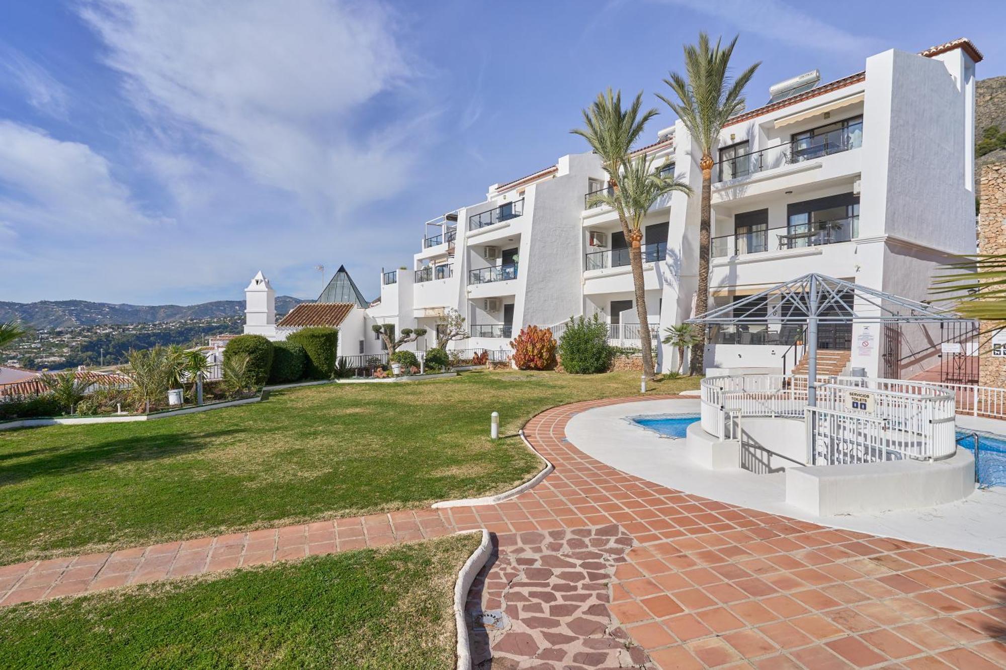 Casa Con Bellas Vistas Sobre La Bahia De Nerja