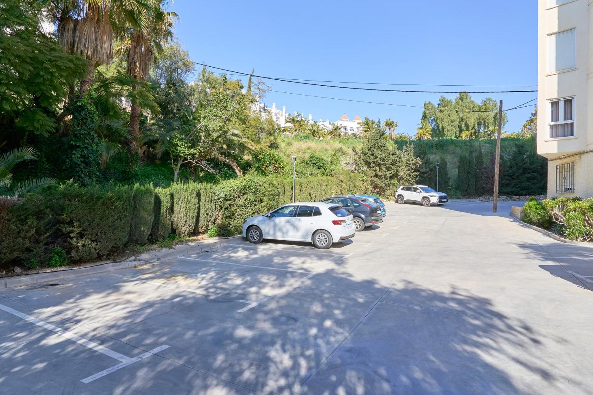 Bright And Spacious 2 Bed Apartment *