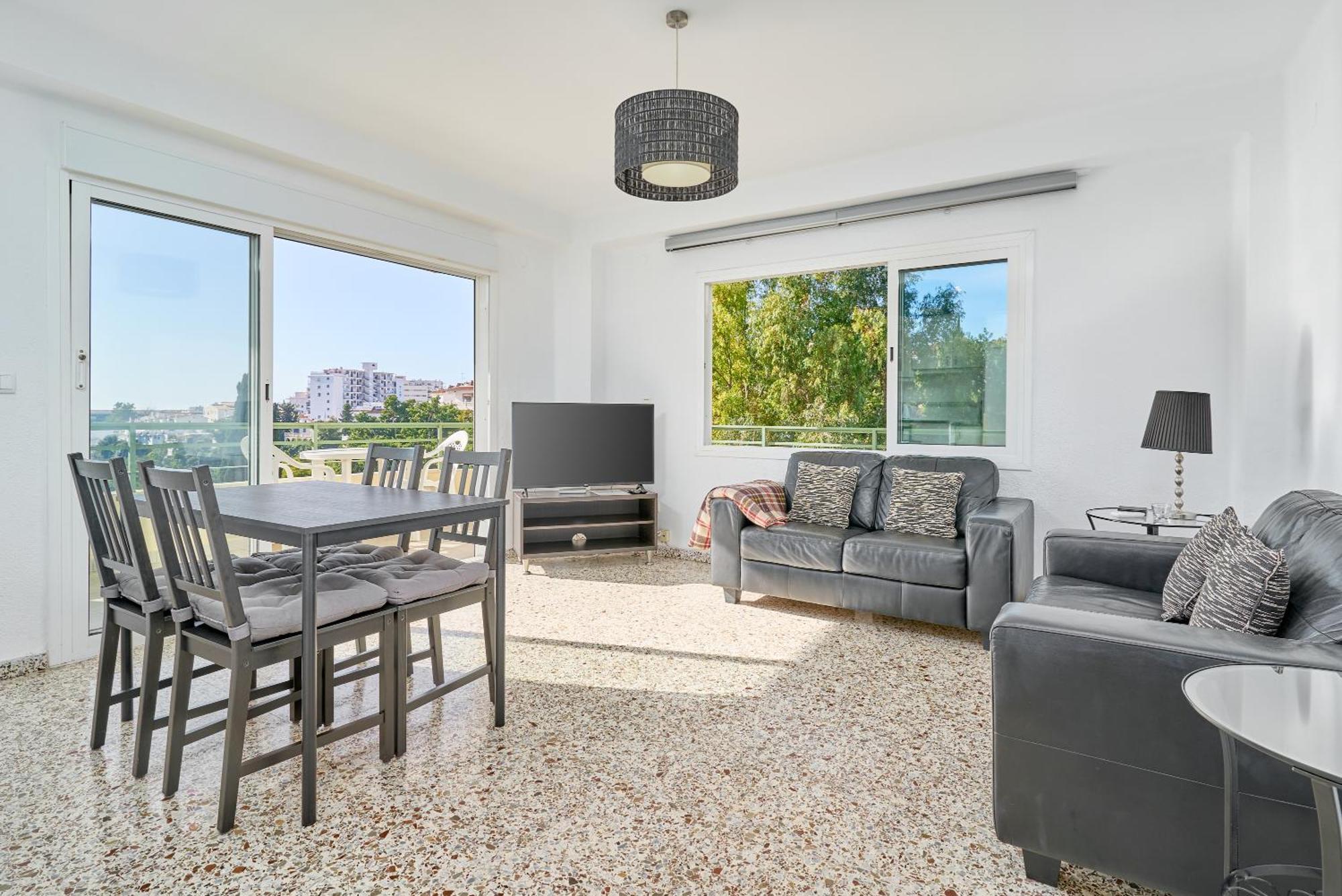 Apartment Bright And Spacious 2 Bed *