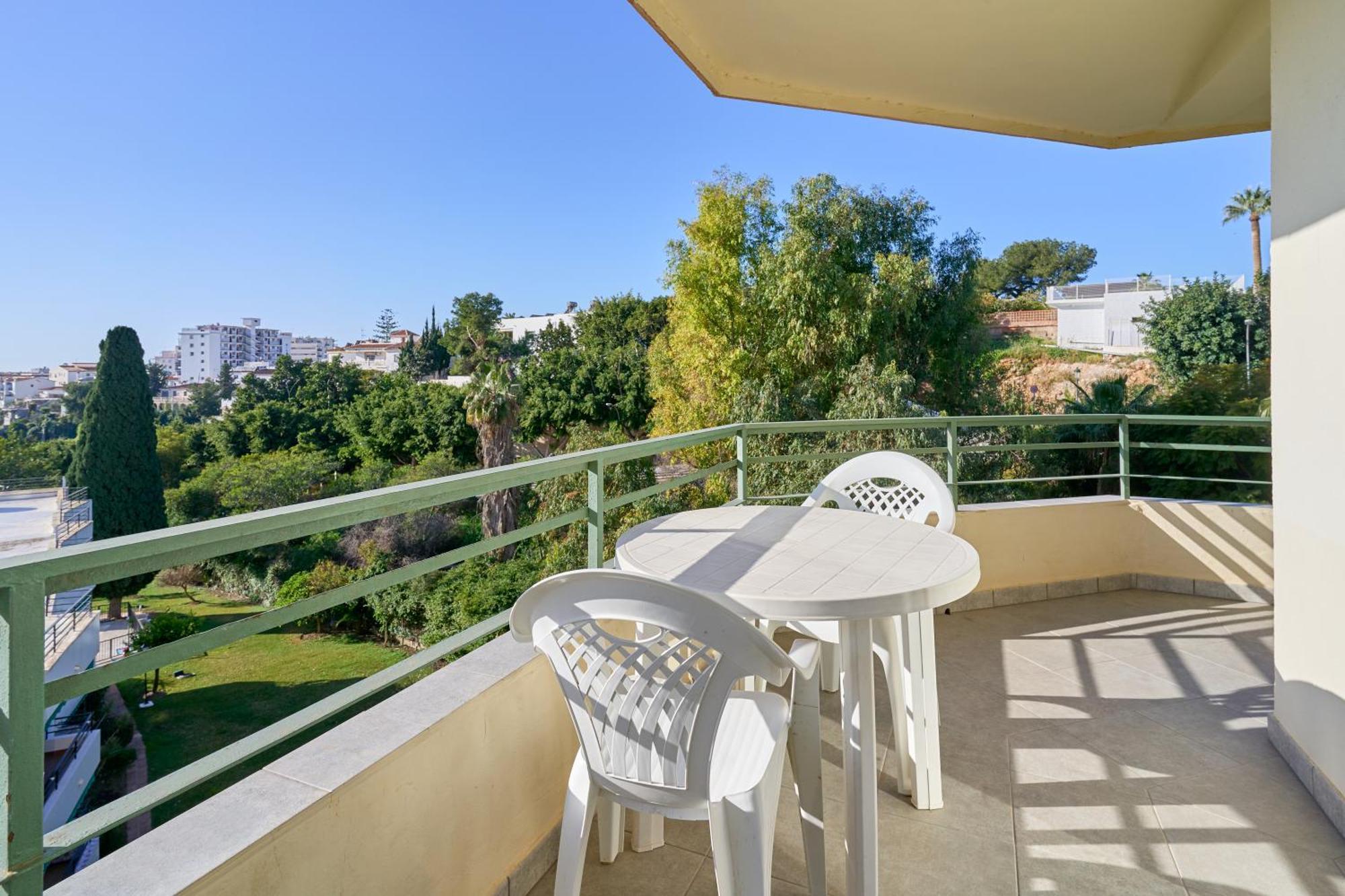 Bright And Spacious 2 Bed *