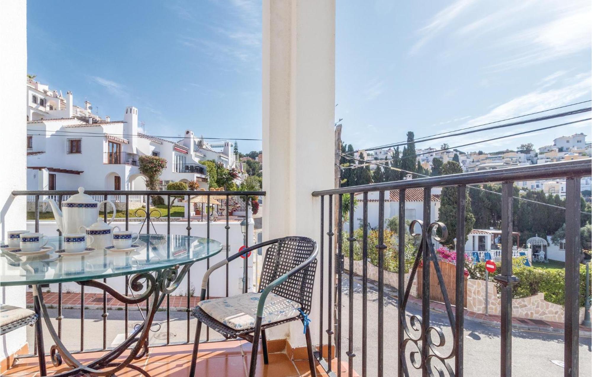 Appartement Awesome In With 2 Bedrooms, Wifi&outdoor Swimming Pool *