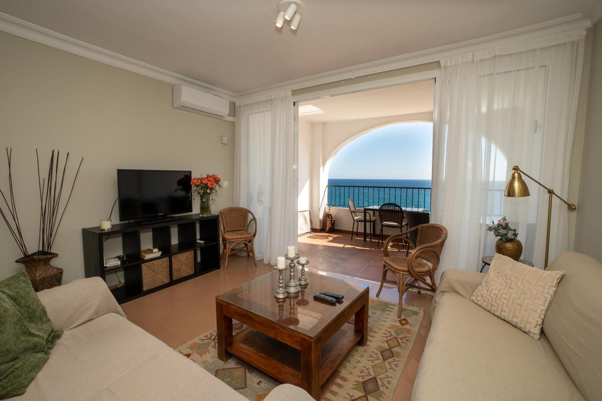 Tuhillo 2f Menyber * Nerja