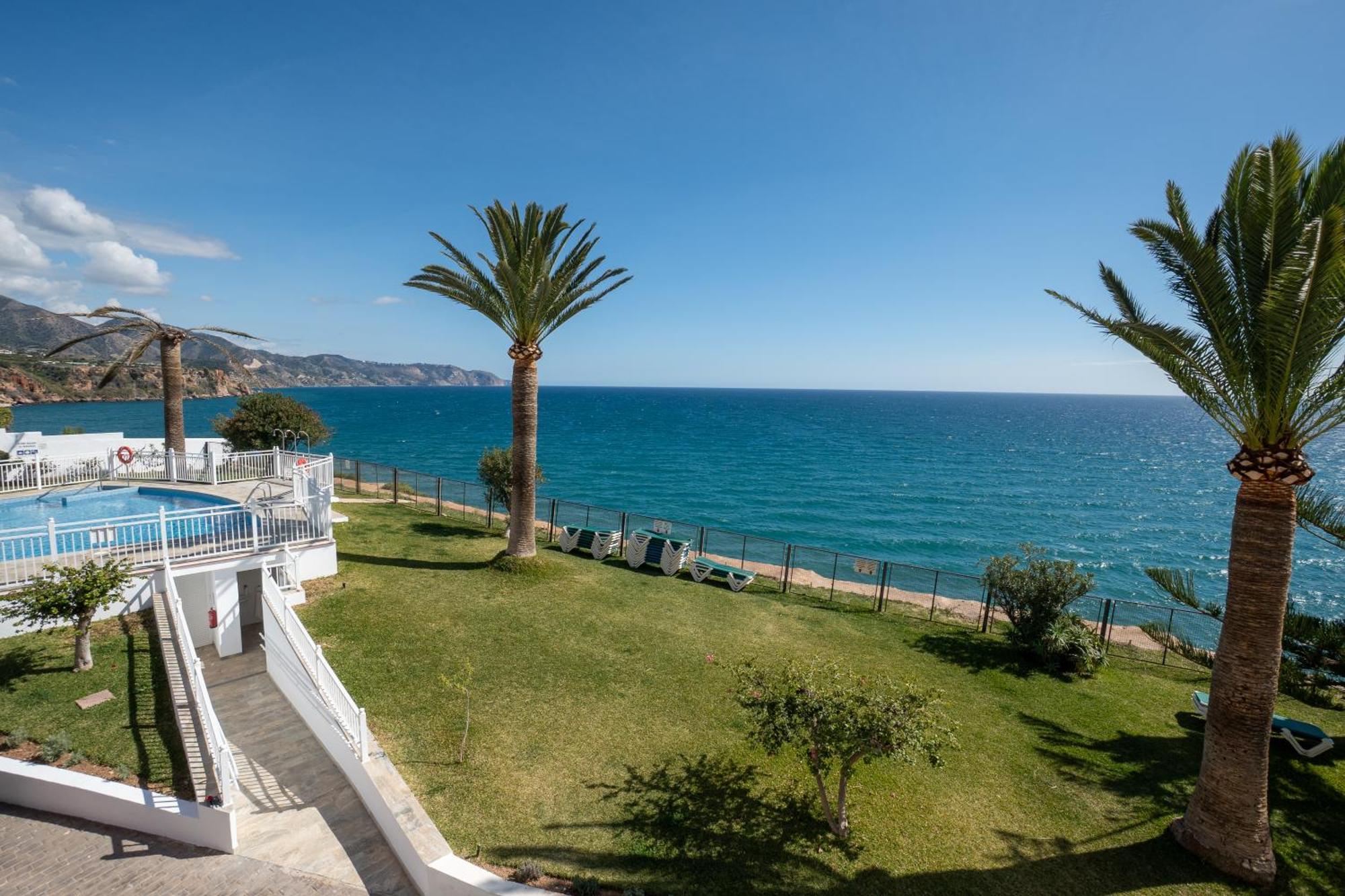 Tuhillo 2f Menyber * Nerja