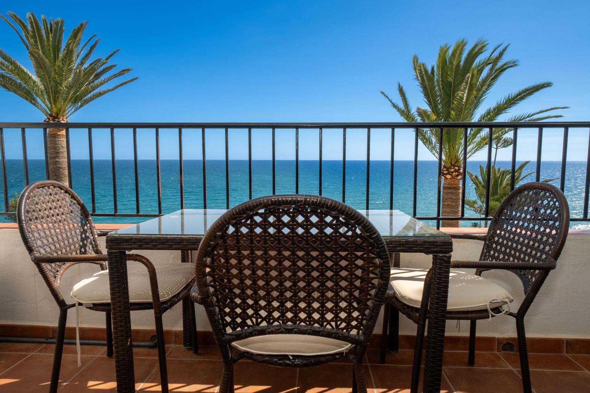 Tuhillo 2f Menyber Nerja