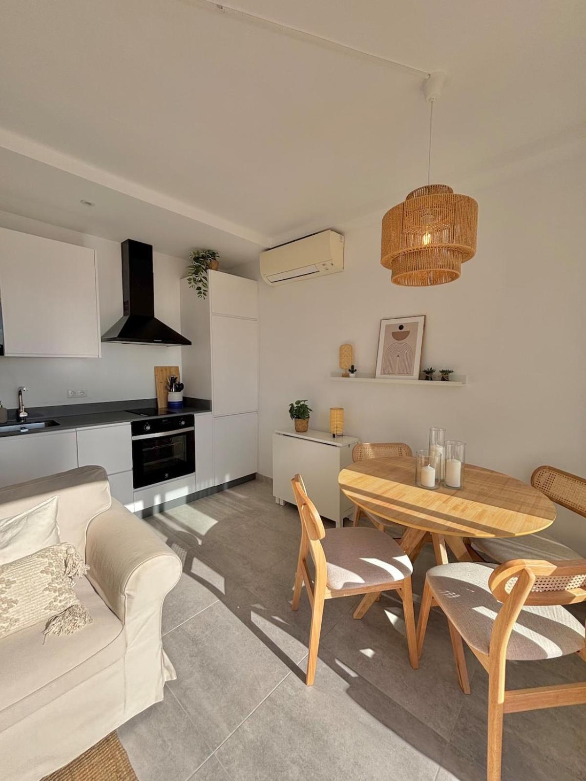 Apartment New With Sea View, Big Terrace & Pools