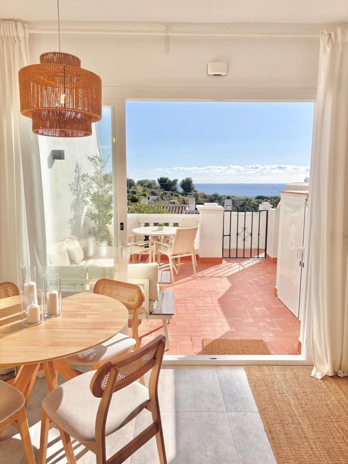 New With Sea View, Big Terrace & Pools Apartment Nerja