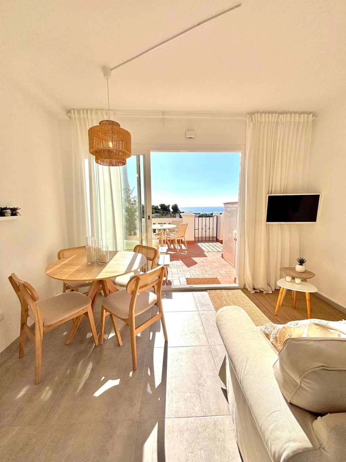 New With Sea View, Big Terrace & Pools *