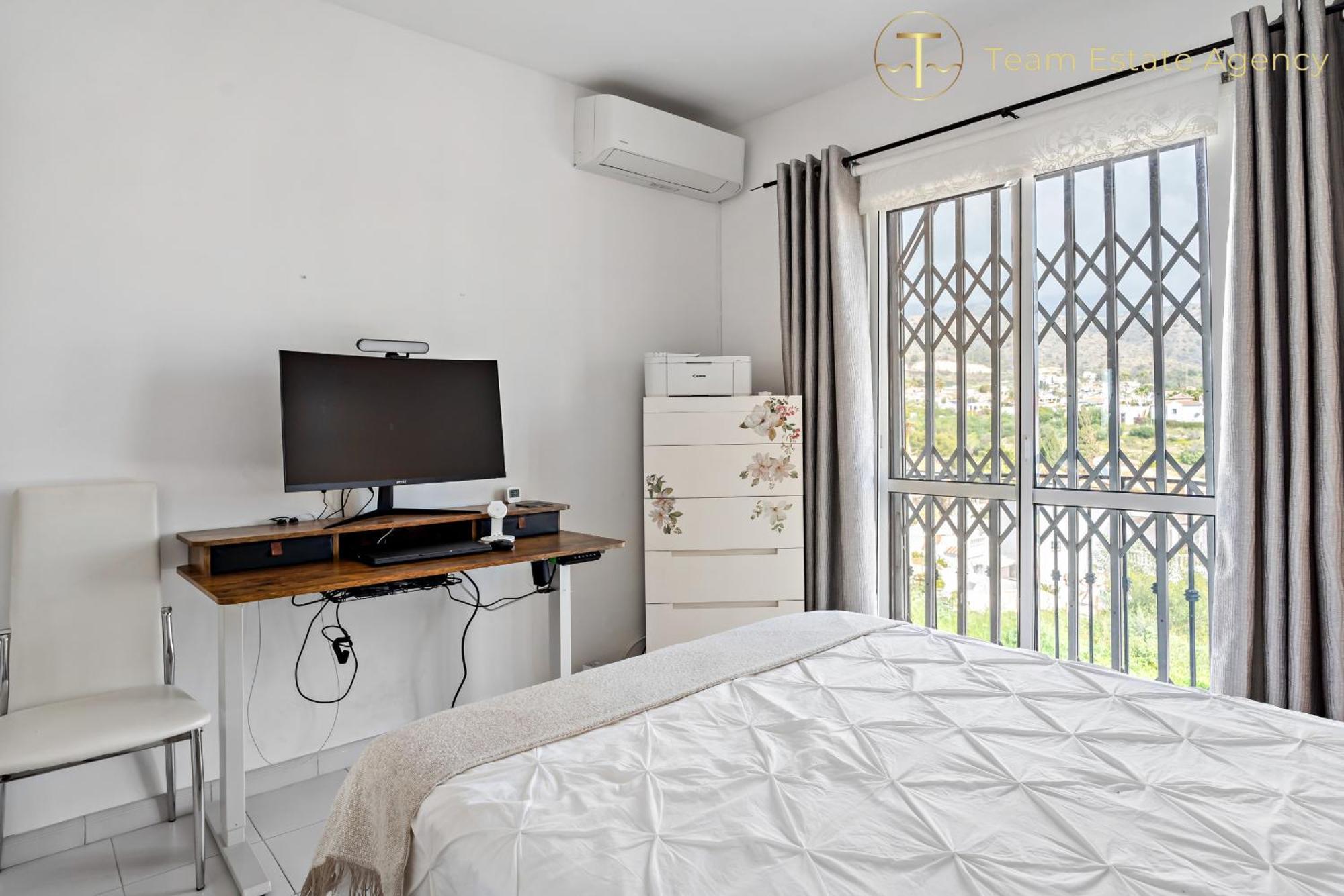 Chic Retreat With A Spacious Garden, Near Burriana * Nerja