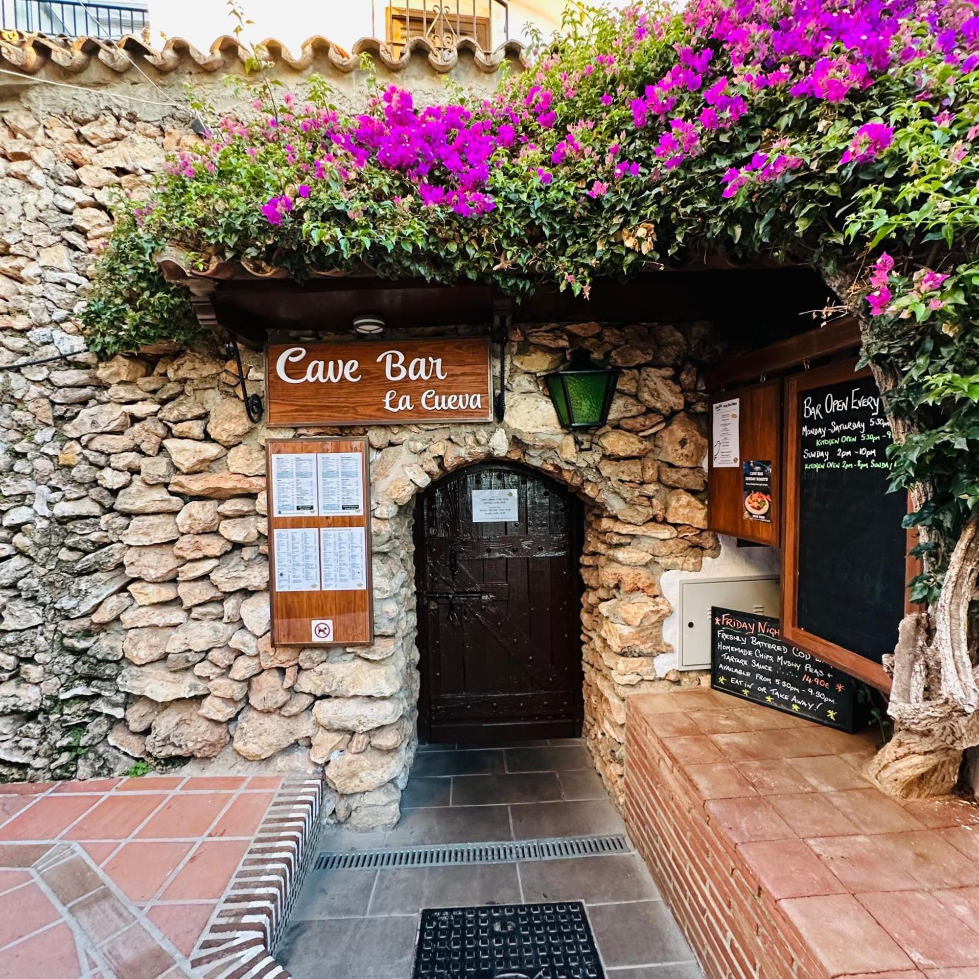 Appartement Right By The Pool Area In Capistrano Village! Nerja