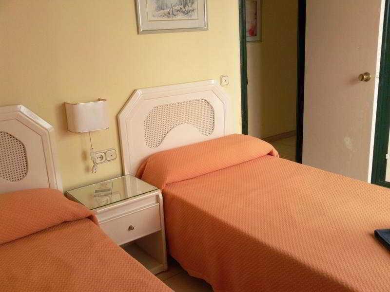 Mediterraneo Apts * Nerja