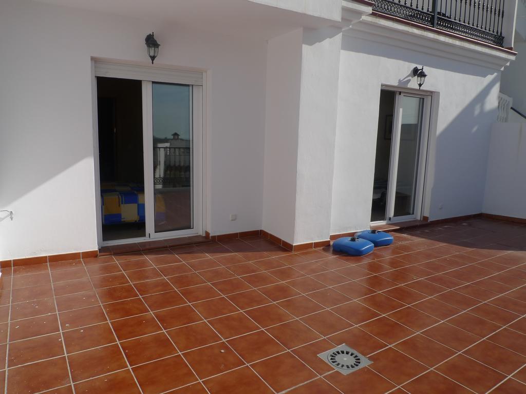 - Casa De Familia