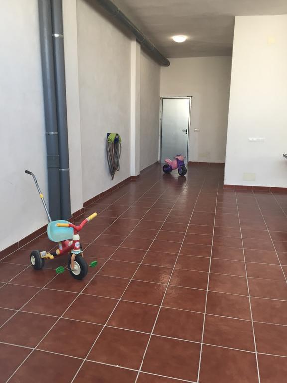 - Casa De Familia *