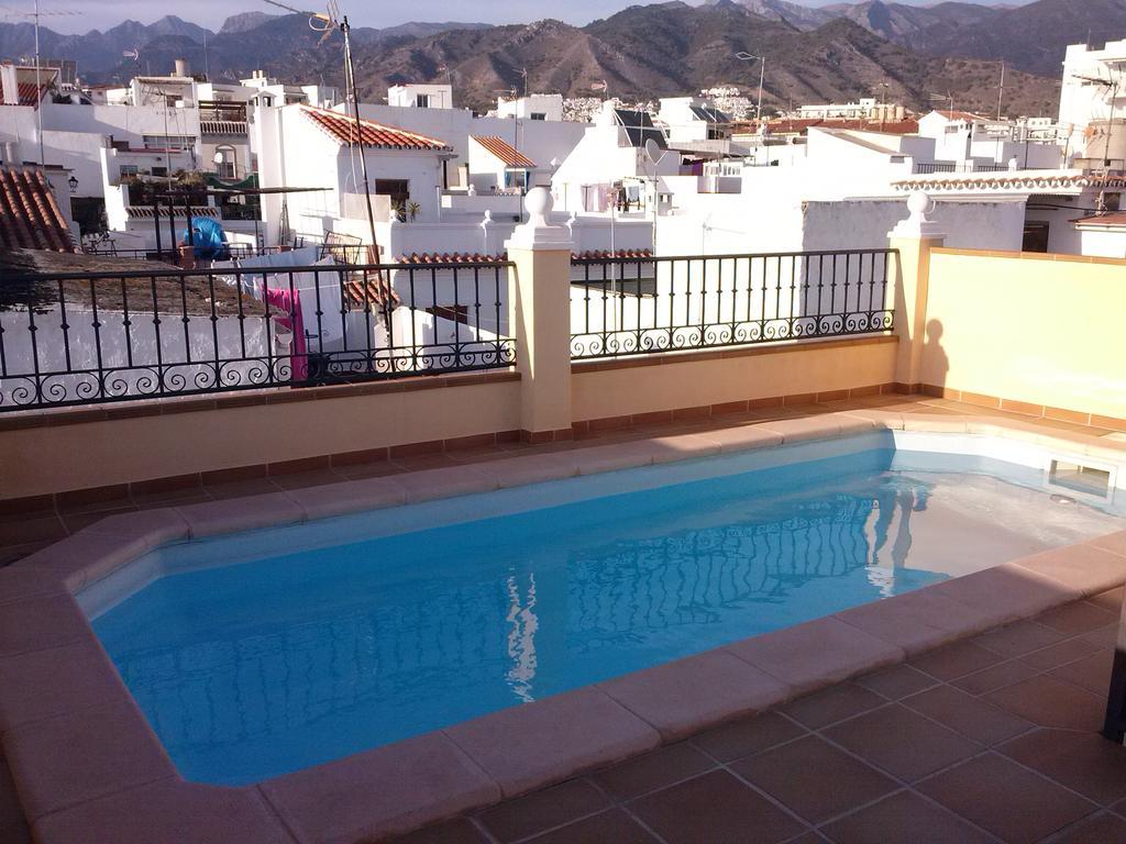 Atico Con Piscina Privada En El Corazon De Nerja! Vakantiehuis