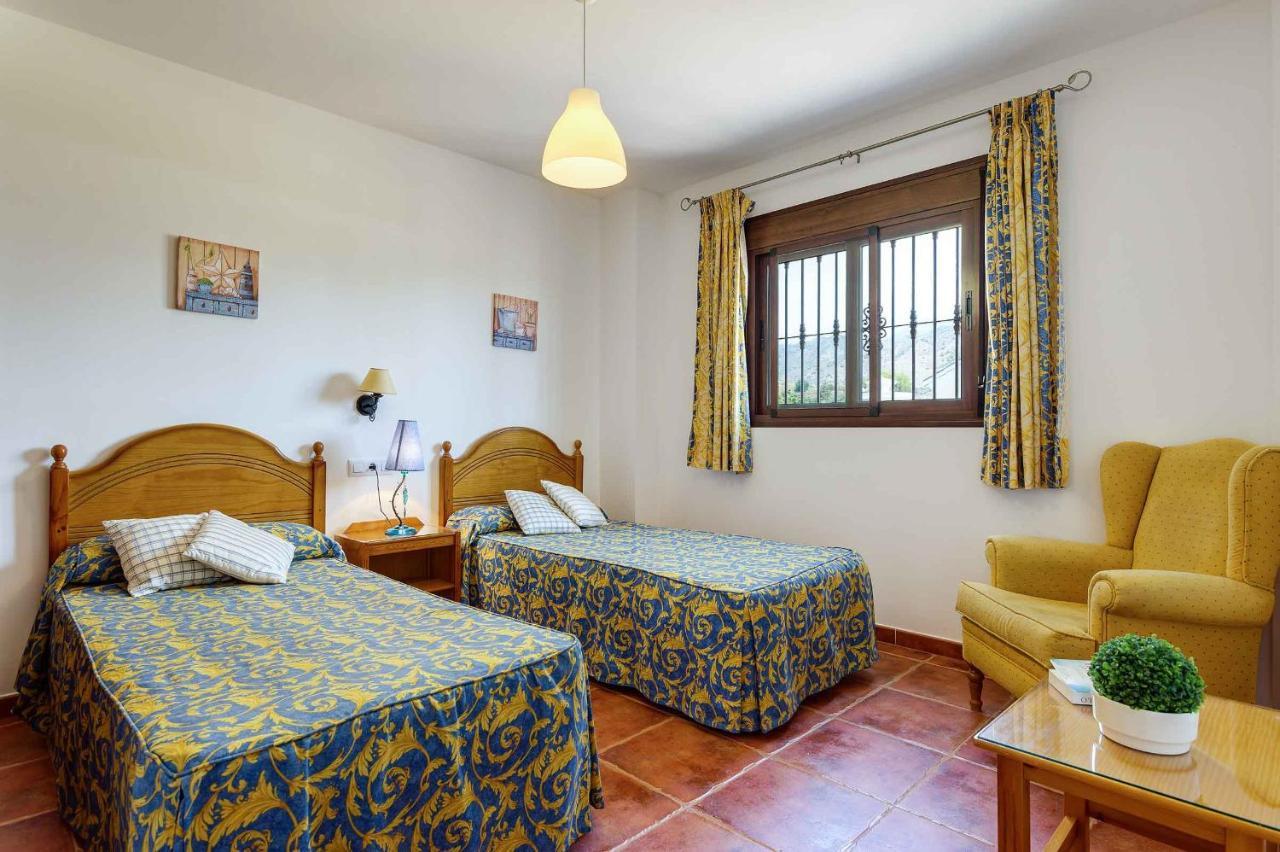 Jara Villa *