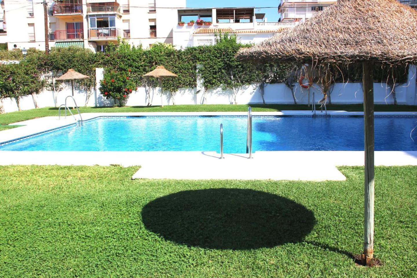 Gaviota Holidays Piscina Y Playa * Nerja