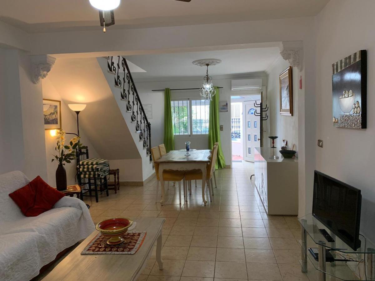 Сasa de vacaciones Casa Torrecilla Linda Adosado 2 A 50 Metros De La Playa Torrecilla Nerja