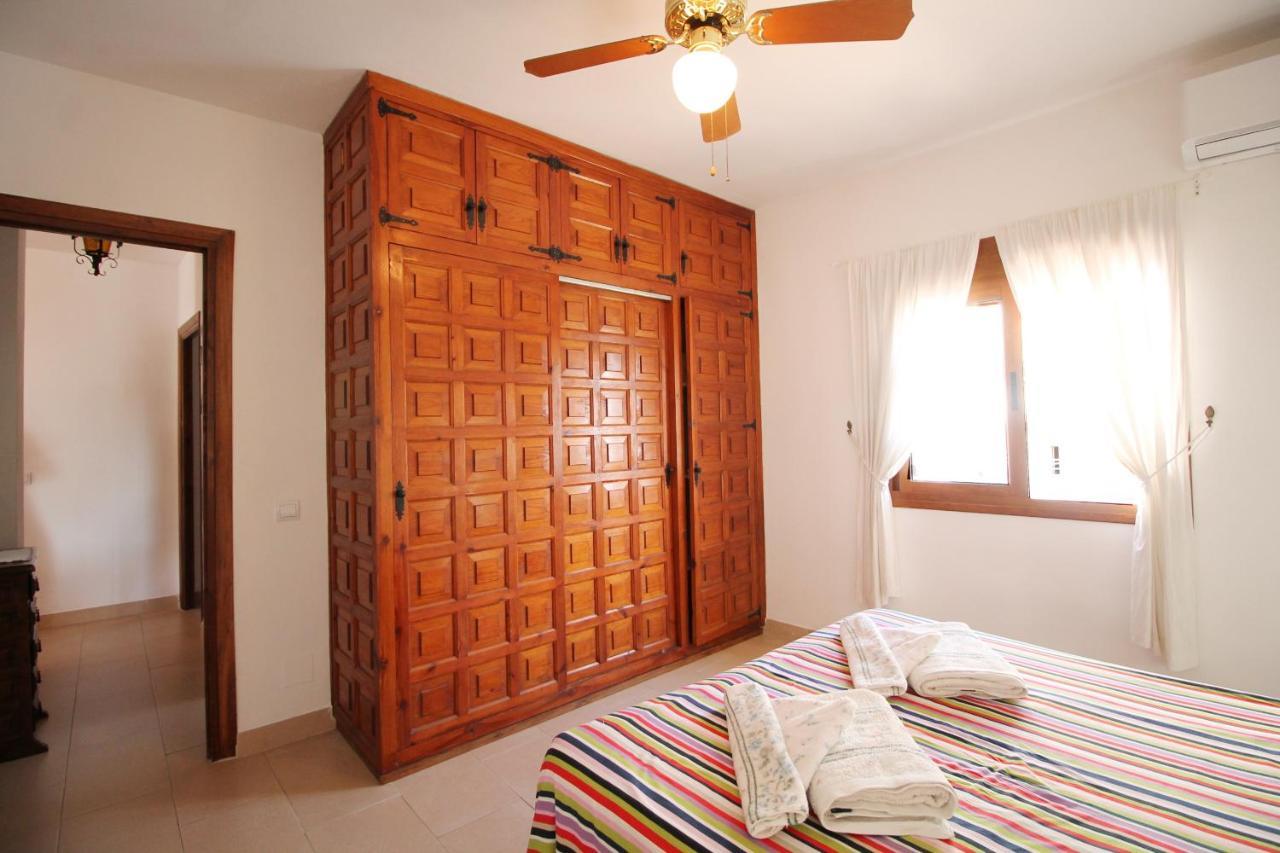 Paola Spainsunrentals 1077