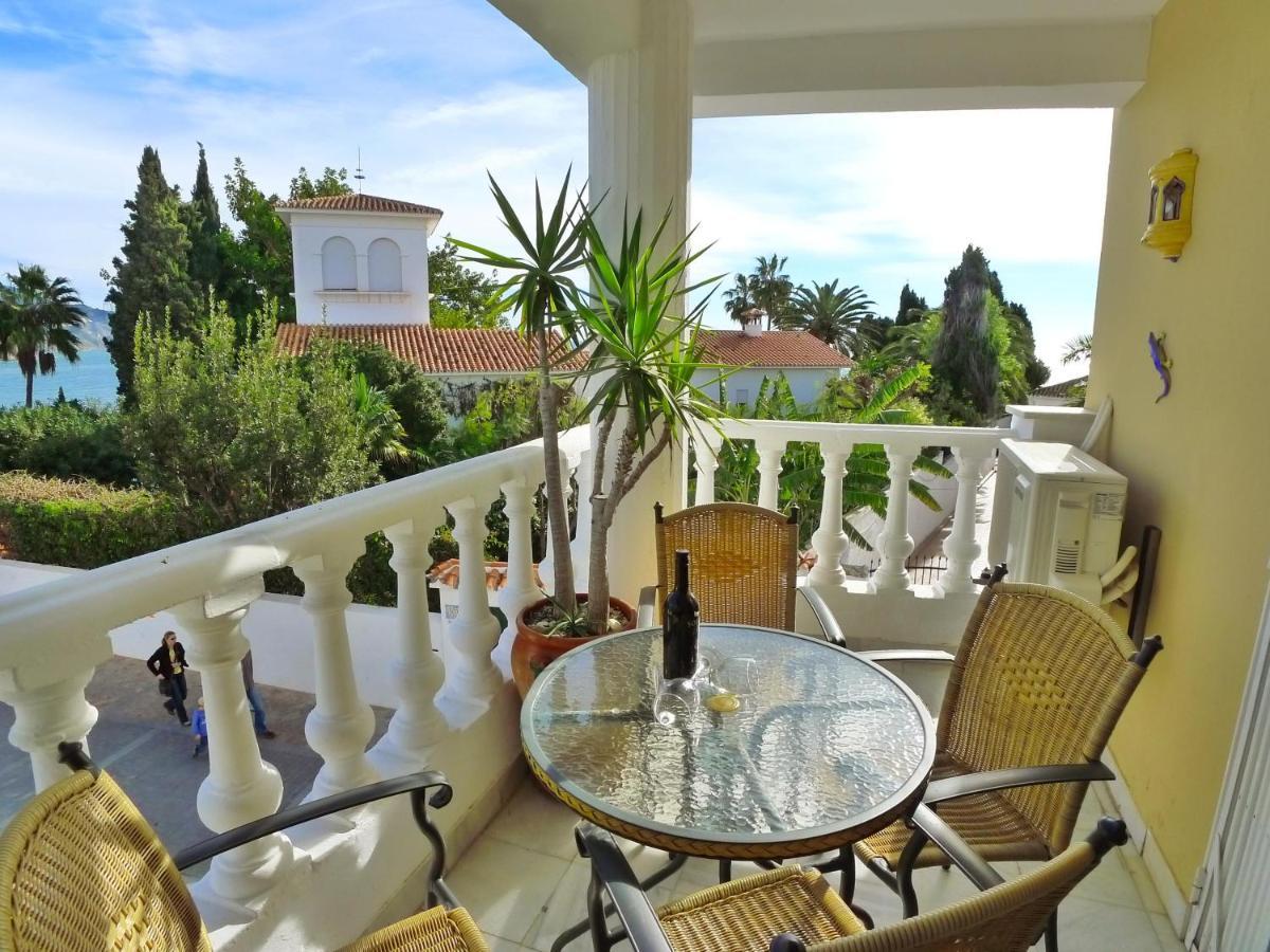 Carabeo 99 - Sleeps 4 *
