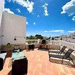 Casa En Nerja Con Gran Terraza, Muy Luminosa Y En Tranquila Urbanizacion