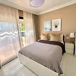 Casa En Nerja Con Gran Terraza, Muy Luminosa Y En Tranquila Urbanizacion