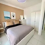 Casa En Nerja Con Gran Terraza, Muy Luminosa Y En Tranquila Urbanizacion