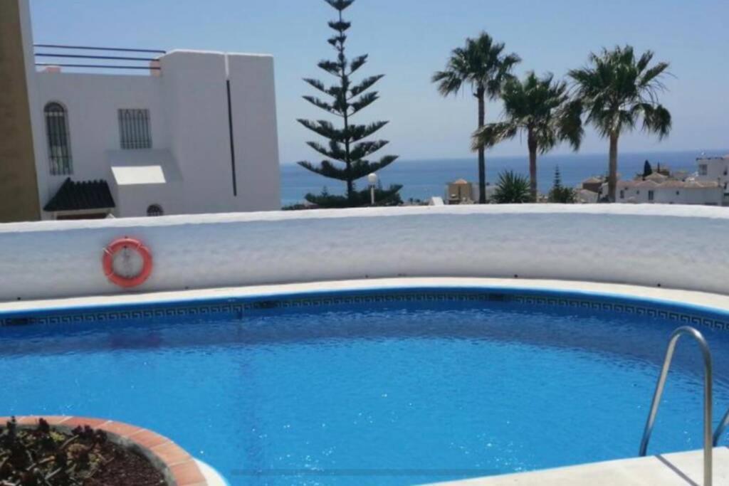 Casa En Con Gran Terraza, Muy Luminosa Y En Tranquila Urbanizacion Nerja