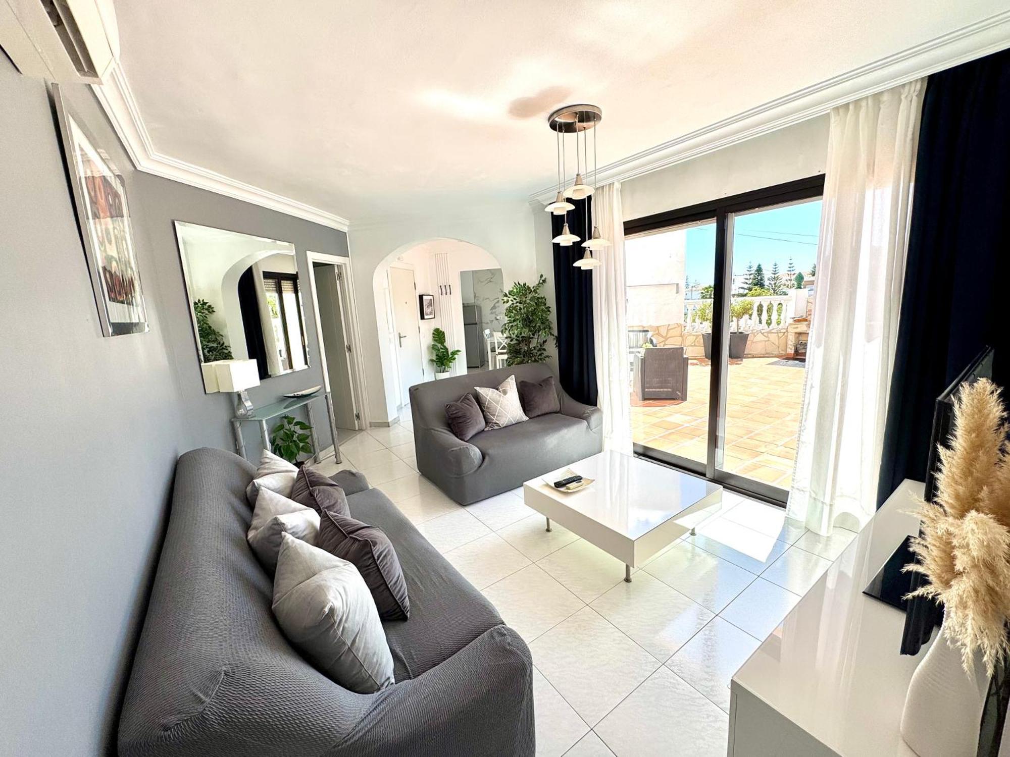 Casa En Con Gran Terraza, Muy Luminosa Y En Tranquila Urbanizacion *