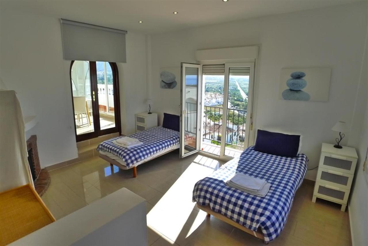 Villa Opp Beach Nerja, Costa Del Sol. Sleeps 12+ Nerja