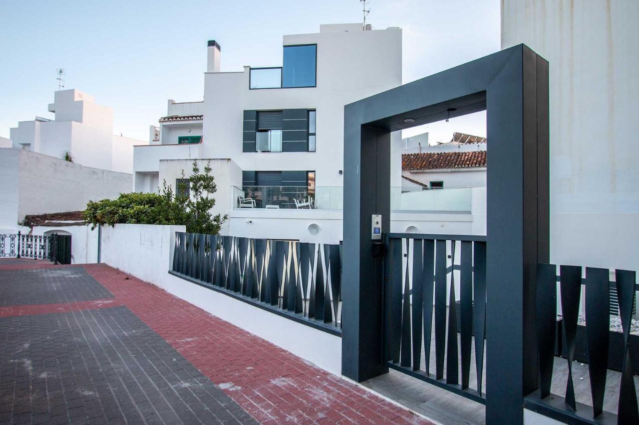 En Plaza De Espana Recien Construidos * Nerja