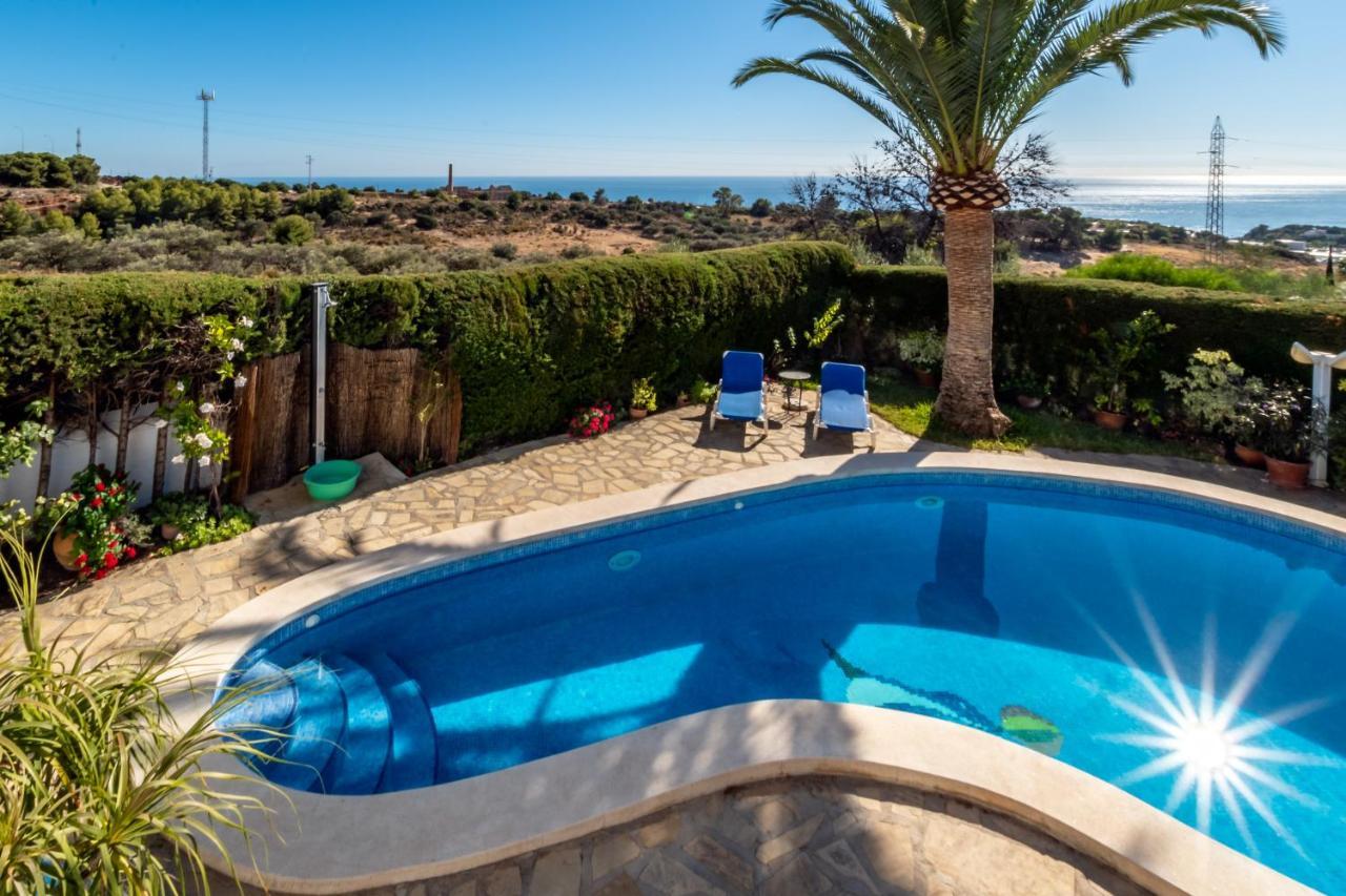 Villa Olivos, *