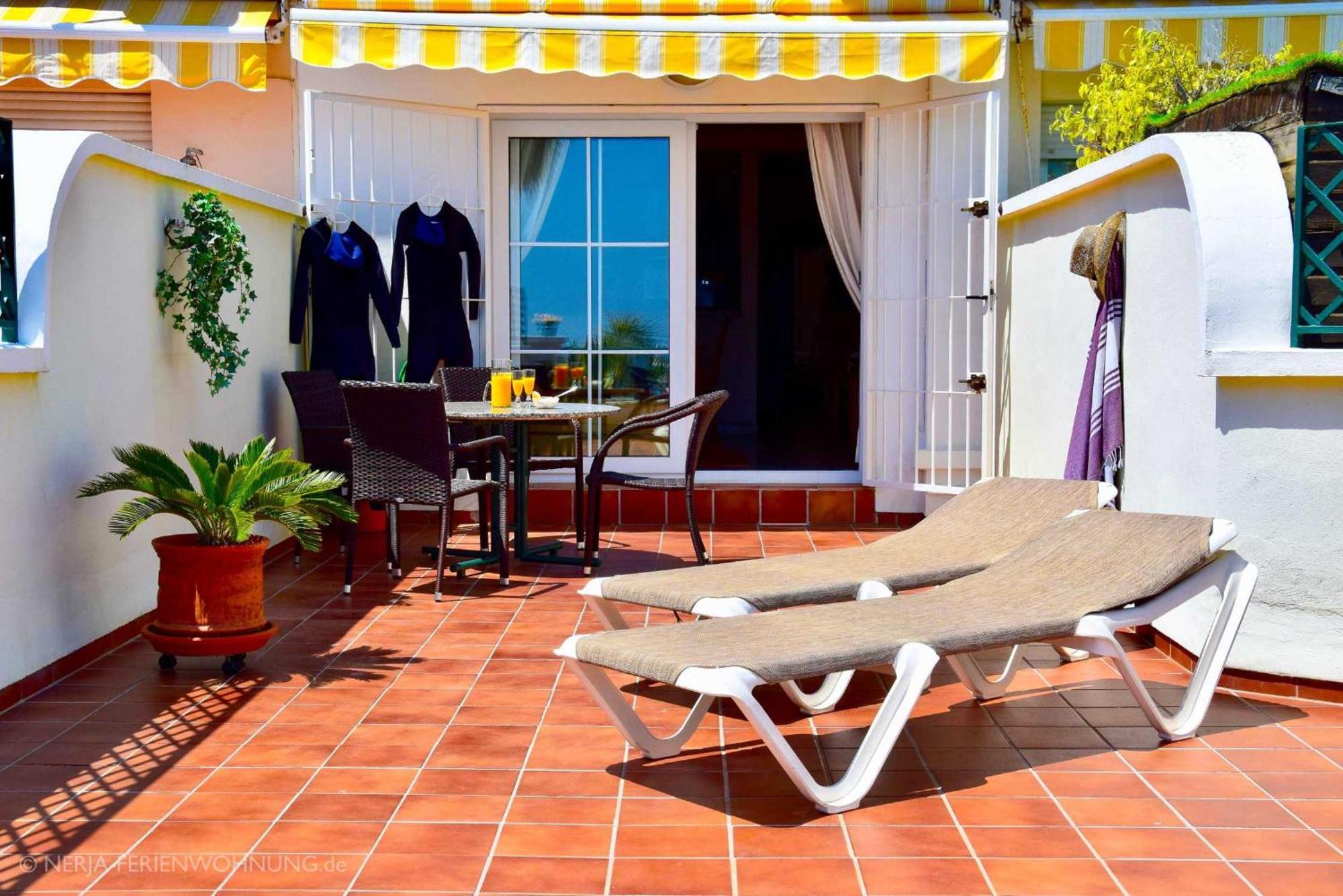 Komfortable Erste Strandreihe Playa Burriana Nerja